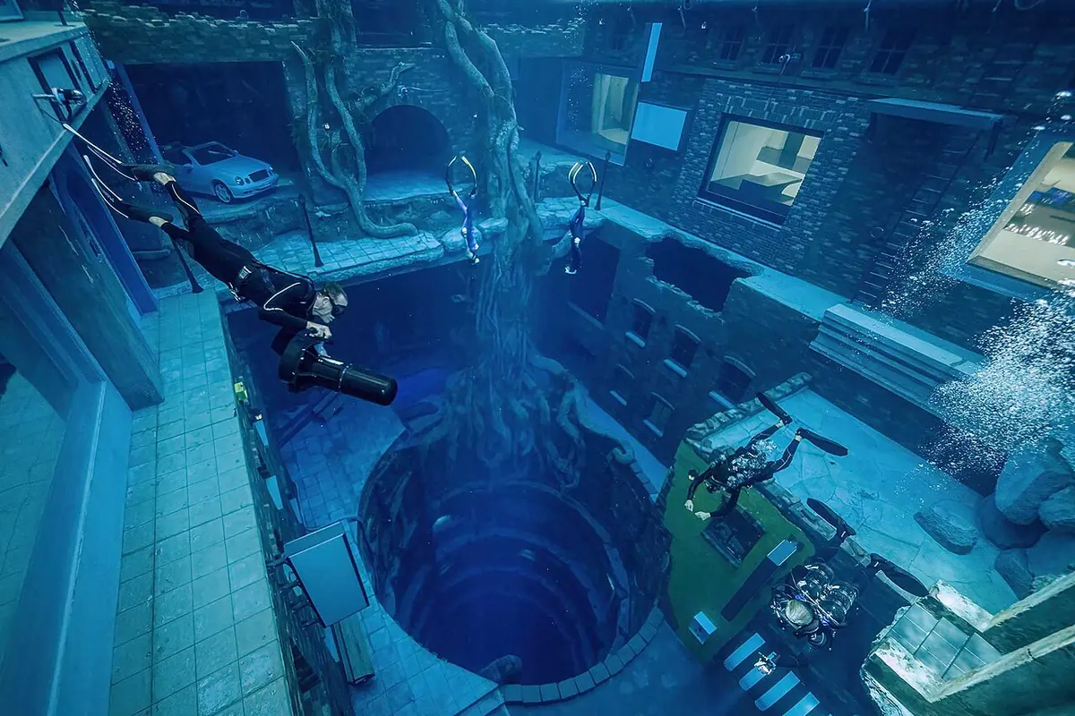 Indoor Activities in Dubai: 30 Places With Real Prices and 4 Ready-Made Days 33 Divers above the sunken city in the 60 metre pool at Deep Dive Dubai